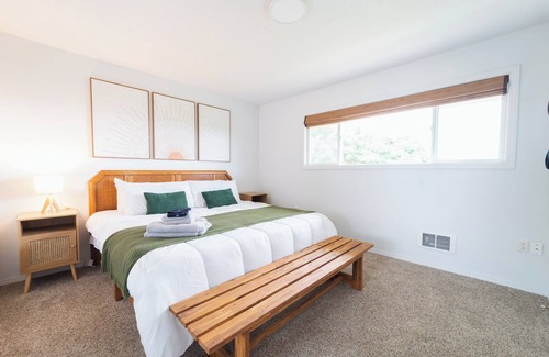 Port Angeles House | Ocean-View Bungalow: 10/10 Rated Stay Near Olympic Park