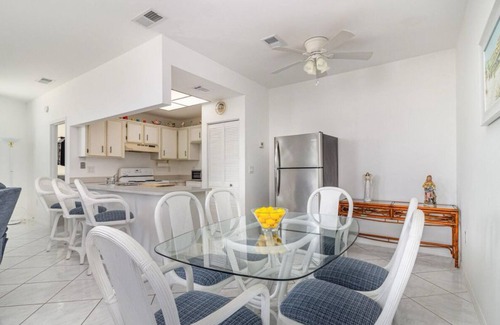 Cocoa Beach Condo | Oceanfront Cocoa Beach Retreat with Spa and Pool Access