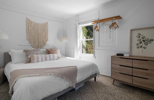 Depoe Bay House | Inviting Oceanfront Cottage at Pirate Cove for Families