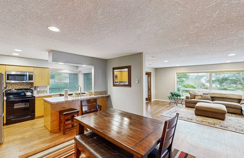 Roads End Cottage | Inviting Oceanview Cottage Steps from the Beach