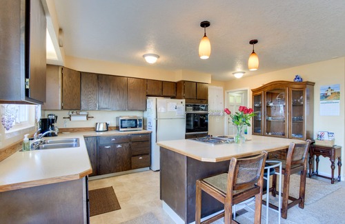 Roads End Apartment | Cozy Oceanview Home with the Best Vistas in Road's End - Dogs Welcome