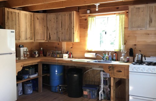 Aurora Cabin | Tranquil Off-Grid Camp on Spectacle Pond with Oceanfront Views
