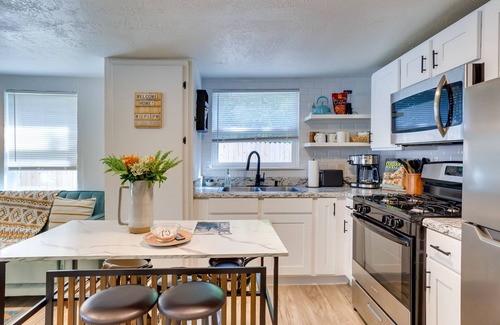 Norman Cottage | Charming Oklahoma Escape with Covered Patio for Families