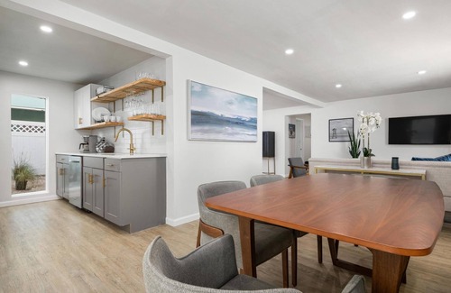 Nokomis Cottage | Inviting Old Florida Beach Cottage with Breakfast Included