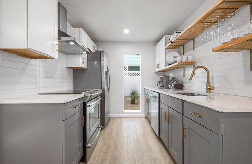Nokomis Cottage | Inviting Old Florida Beach Cottage with Breakfast Included