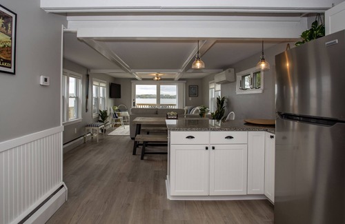 Seneca Falls House | Charming Lakeside Wine Country Retreat with Hot Tub & Spa