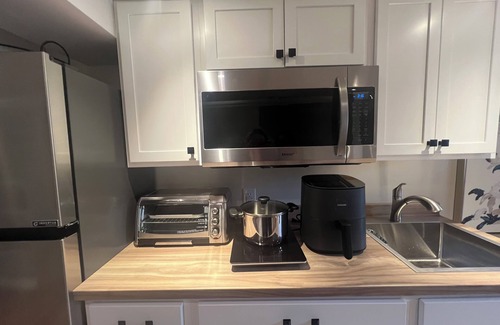 South End Apartment | Cozy on Connaught. Central apartment in Halifax - very walkable!