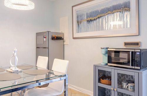 Herndon House | Cozy One-Bed Apartment in Heart of Herndon
