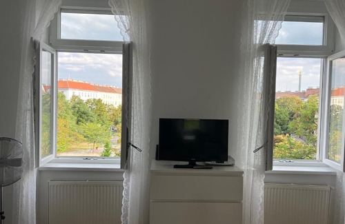 Stuwerviertel Apartment | Inviting Park View Apartment with Wheelchair Access