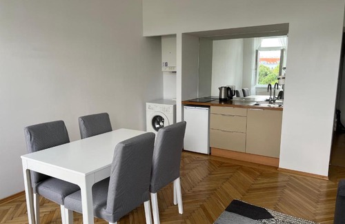 Stuwerviertel Apartment | Inviting Park View Apartment with Wheelchair Access
