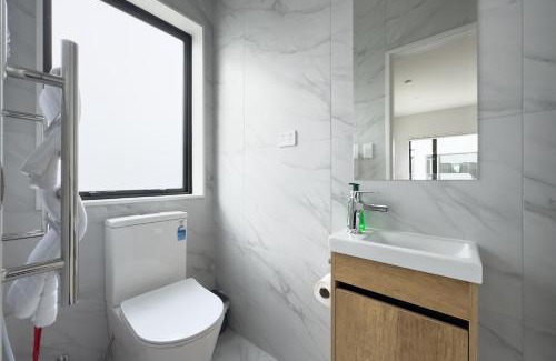 Papakura House | Charming One-Bedroom Retreat in Family-Friendly Takanini