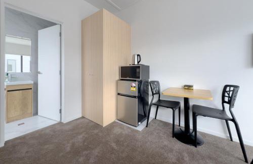 Papakura House | Charming One-Bedroom Retreat in Family-Friendly Takanini