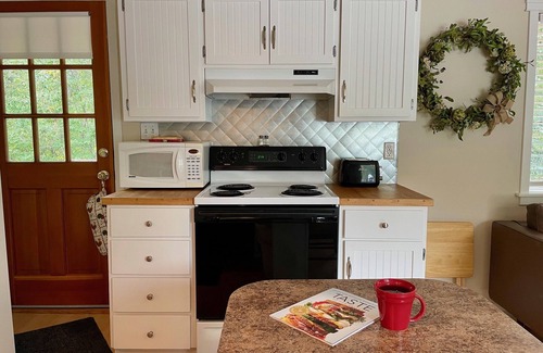 Hailey House | Comfortable One-Bedroom with King Bed Near Big Wood River