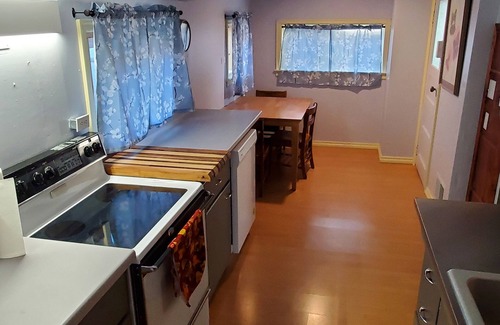Harlowton Cottage | Inviting One-Bedroom Retreat with Kitchen & Pet-Friendly Amenities