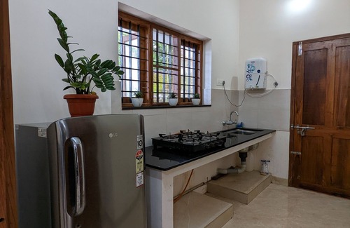 Irinjalakuda Villa | Charming One-Bedroom Villa Overlooking Paddy Fields