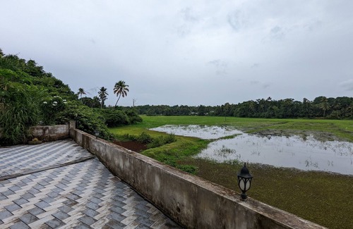 Irinjalakuda Villa | Charming One-Bedroom Villa Overlooking Paddy Fields