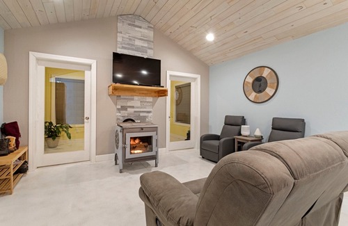 Mora House | Cozy Open Floor Plan Retreat with Hot Tub & Pet-Friendly Perks