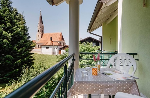 Wurding Apartment | Inviting One-Room Apartment with Balcony & Breakfast Included