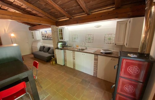 Bagnolo Apartment | Charming Open Space Suite with Spa & Kitchen for 3 Guests