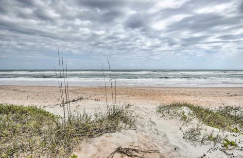 Neptune House | Inviting Ormond Beach Bungalow Just Steps from the Ocean