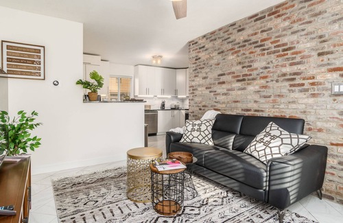 Victorian Village Condo | Inviting OSU/Short North 2B Condo with Spa & Parking