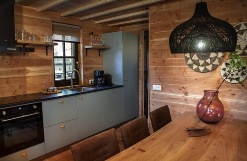 Uden House | Enjoy a Memorable Stay at 't Heydeveld with Spa and Breakfast