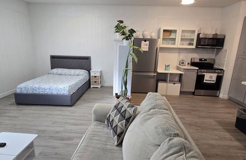 Battle Ground Apartment | Cozy peaceful spacious studio WiFi work station fitness items in Battle Ground