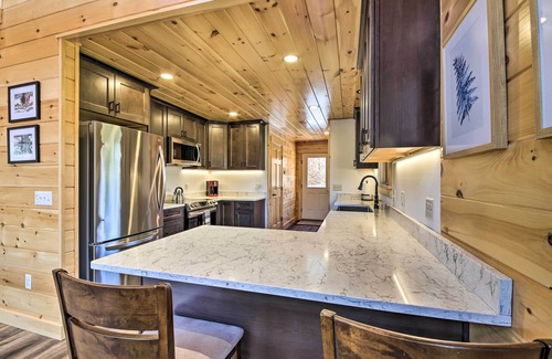 New Vineyard Cabin | Tranquil Waterfront Cabin Retreat on Porter Lake