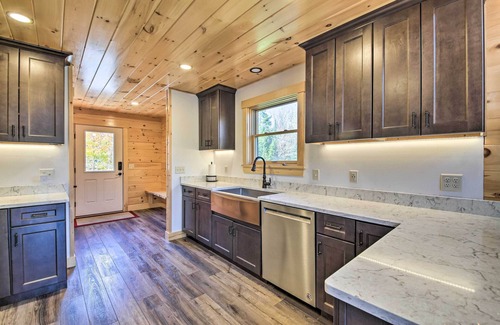 New Vineyard Cabin | Tranquil Waterfront Cabin Retreat on Porter Lake