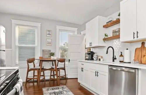 Middletown Apartment | Pet-Friendly Apartment Steps from University - Rated 10/10