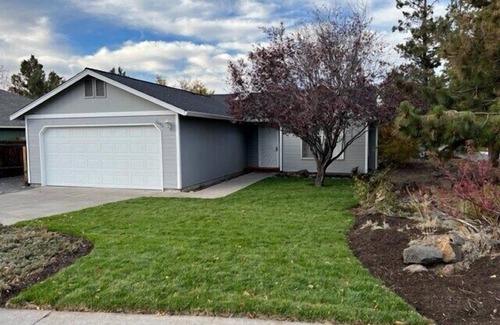 Mountain View House | Pet-Friendly Retreat: 3bd, 2ba Home in Bend with Breakfast