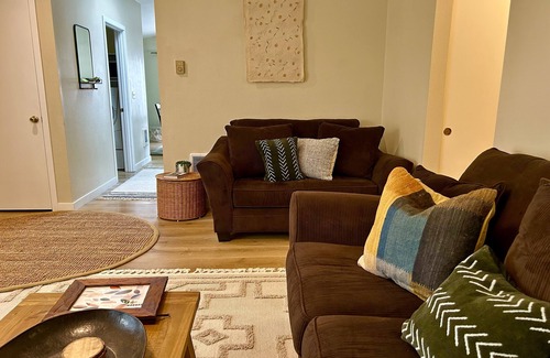 Mountain View House | Pet-Friendly Retreat: 3bd, 2ba Home in Bend with Breakfast