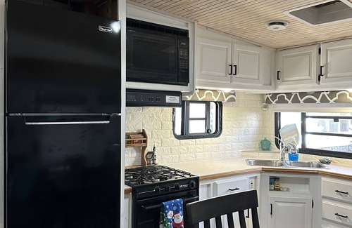 Cleveland House | Pet-Friendly Mountain RV with Pool & Spa near Lake Cleveland