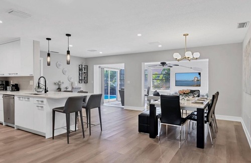 South Sarasota House | 🦩Cozy Pet-Friendly~Private Pool~Lucy By The Sea🦩