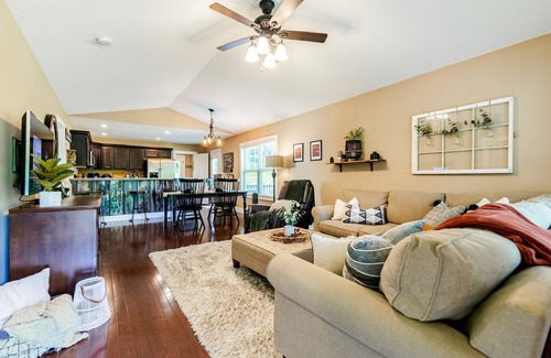 Swannanoa House | Pet Friendly Mountain View Retreat with Top Guest Rating