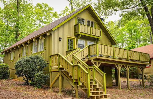 Pine Mountain House | Pet-Friendly Chalet with Lake Views and Top Guest Ratings