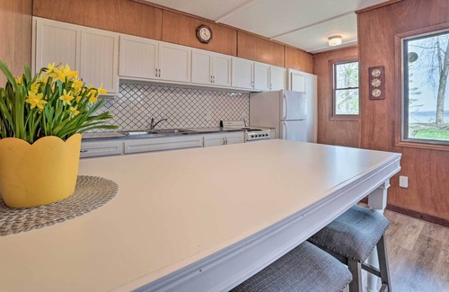 Brutus Cottage | Charming Retreat with Lake Access and Spa in Petoskey Area