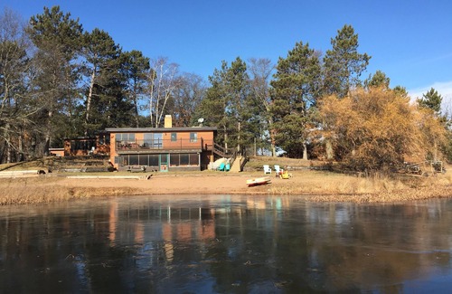 Danbury Cabin | Rustic Pine Cabin Retreat by the Lake with Kitchen Access