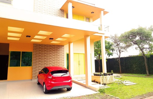 Pagedangan House | Cozy Foresta Primavera: Pool, Spa & Breakfast Near AEON Mall