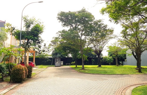 Pagedangan House | Cozy Foresta Primavera: Pool, Spa & Breakfast Near AEON Mall