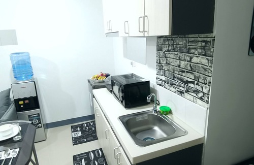 Lapu-Lapu Condo | Inviting Mactan Retreat with Pool, WiFi & Netflix Access
