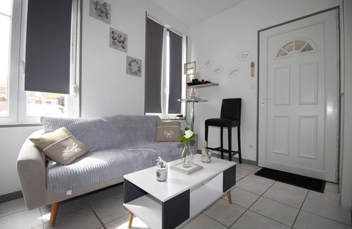 La Fere Apartment | Inviting Stay at Cozy Place La Fere - Pet Friendly & Breakfast