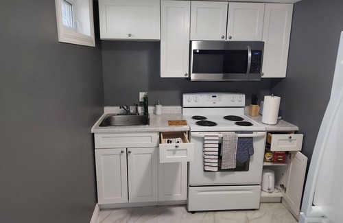 Moncton House | cozy place, suitable for all traveller, close to all amenities,