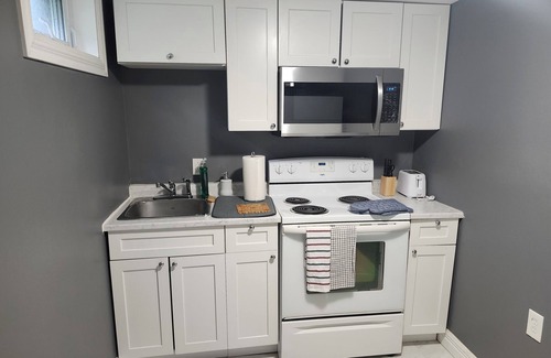 Moncton House | cozy place, suitable for all traveller, close to all amenities,