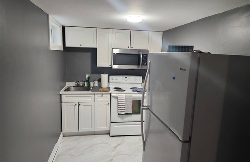 Moncton House | cozy place, suitable for all traveller, close to all amenities,