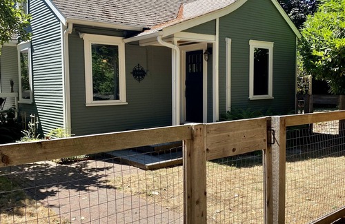 Olympia Cottage | Inviting PNW Cottage with Firepit, Dog Friendly & Ideal Amenities