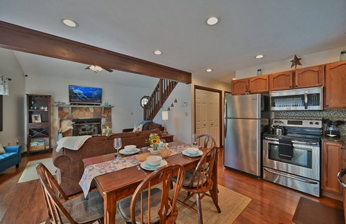 Albrightsville Ski Chalet | Pet-Friendly Pocono Chalet with Pool & Family Amenities