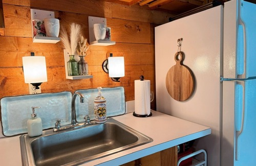 Wellfleet Cottage | Inviting Cape Cod Beach Retreat: Family-Friendly & Close to Shore