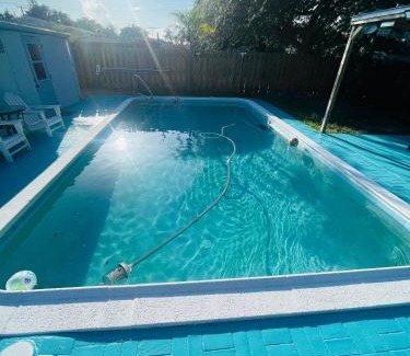 Margate House | Vibrant Pool-House Retreat with 3 Bedrooms & Pet-Friendly