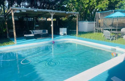 Margate House | Vibrant Pool-House Retreat with 3 Bedrooms & Pet-Friendly